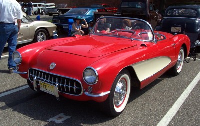 1957_Chevrolet_Corvette_red_white_coves_le.jpg