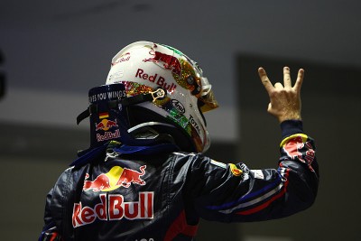 vettel_fingers.jpg