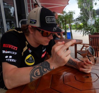 raikkonen_middle_finger_mal12.jpg