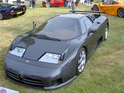 800px-Black_Bugatti_EB110.jpg